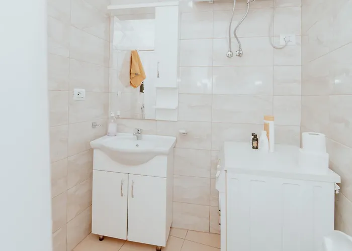 Pretty Smart * Tirana