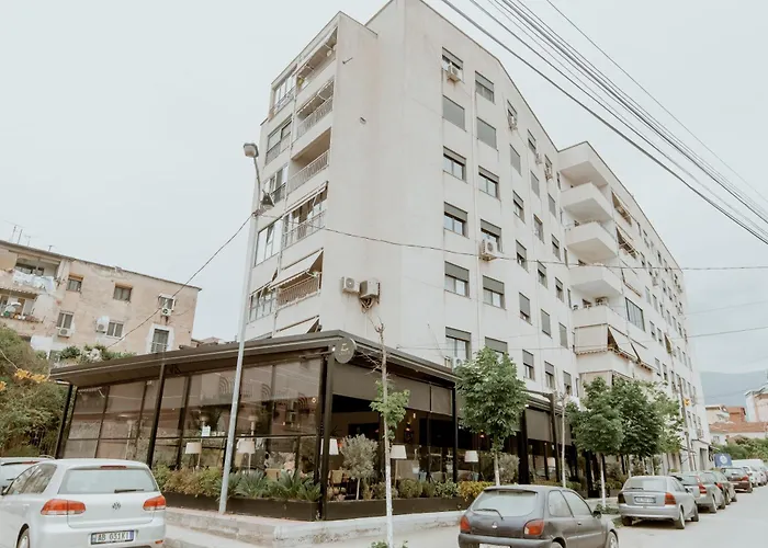 Pretty Smart * Tirana