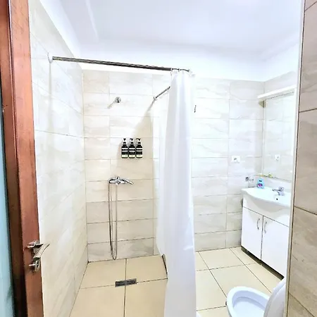 Pretty Smart * Тирана